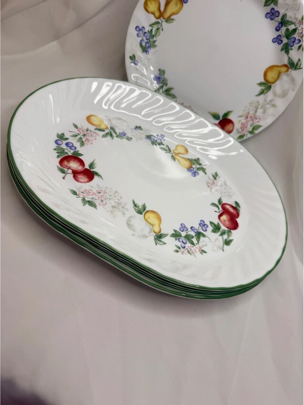 Corelle Chutney Fruit Swirl 4 Plates 4 Platters Set